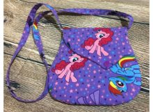 How cute is this Easy Little PRECIOUS Purse that will make the ideal gift for daughters, granddaughters, nieces or friends. The easy to follow instructions and pattern are perfect for beginner sewers to make an elegant little bag for someone special.