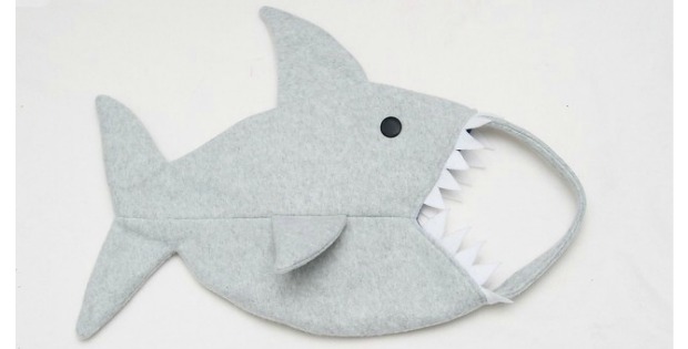 Shark (Trick-or-Treat) Bag FREE sewing pattern