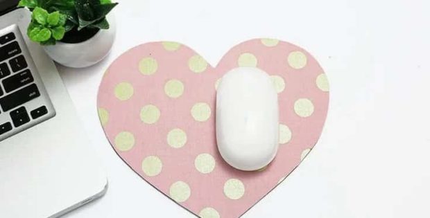 DIY Fabric Covered Mouse Pad FREE sewing pattern