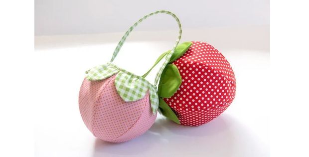 Little Girl's Fabric Strawberry Basket FREE sewing pattern